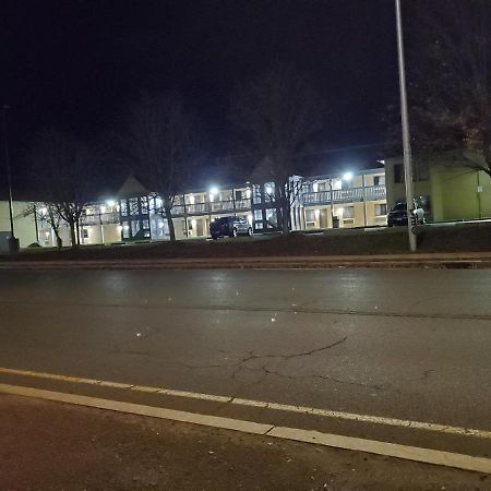 Travel Inn Motel Hartford Kültér fotó
