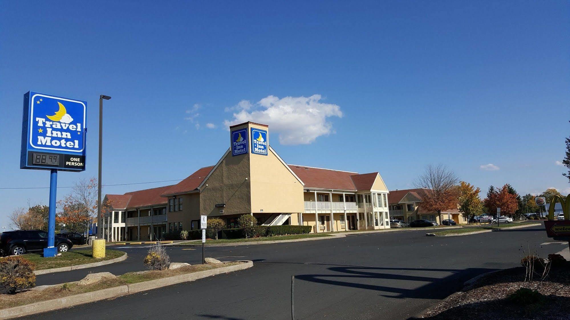 Travel Inn Motel Hartford Kültér fotó
