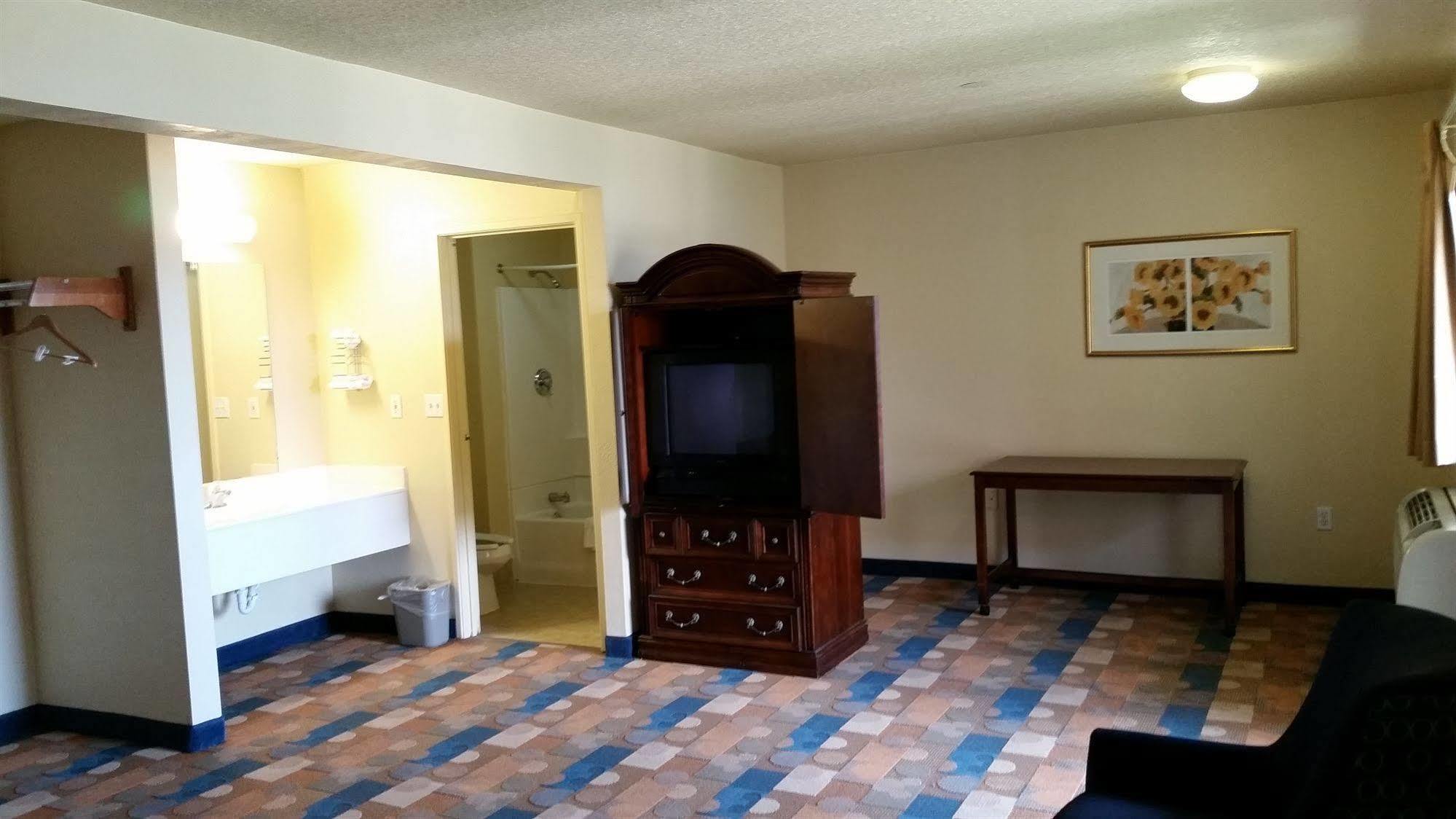 Travel Inn Motel Hartford Kültér fotó